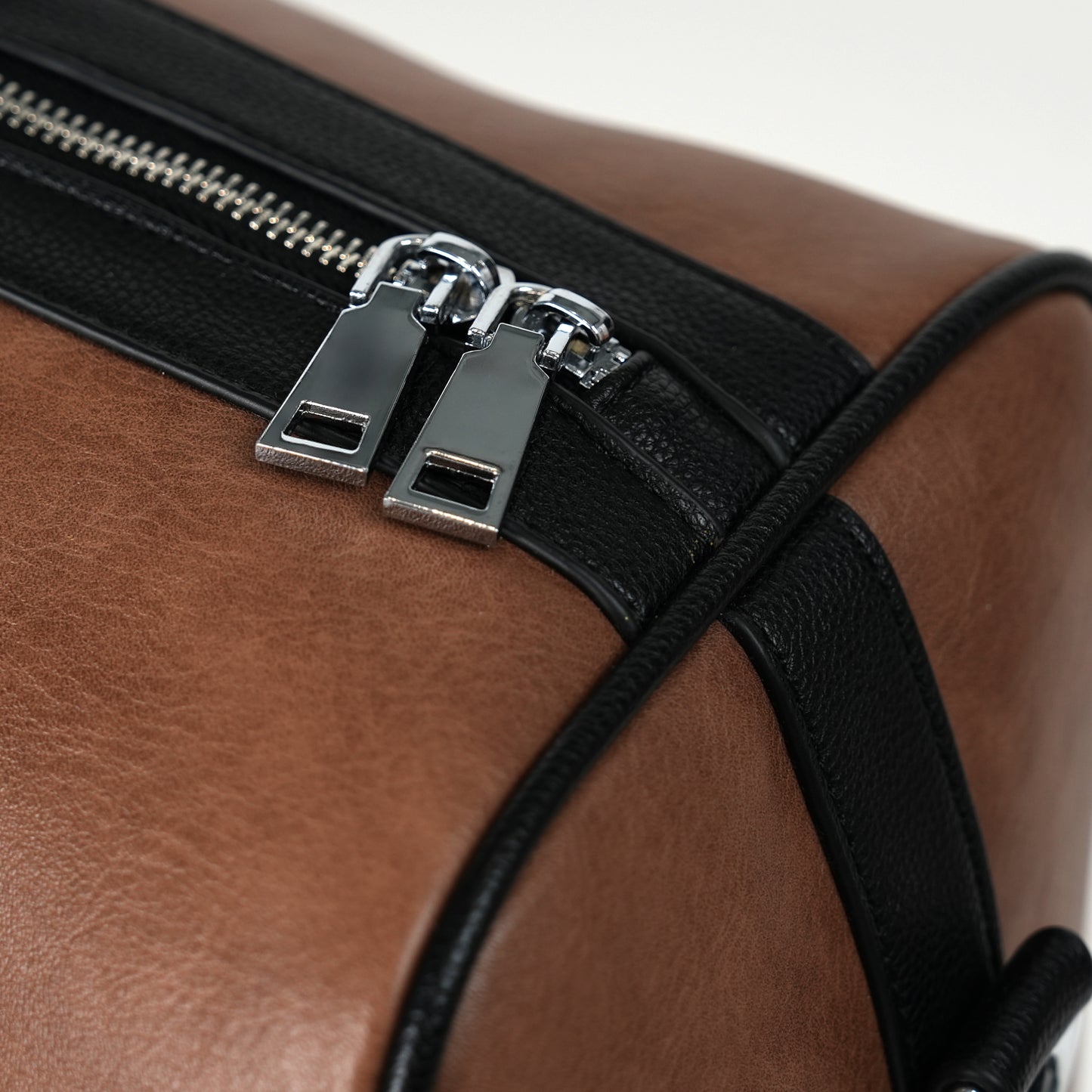 Duffle Choco leather